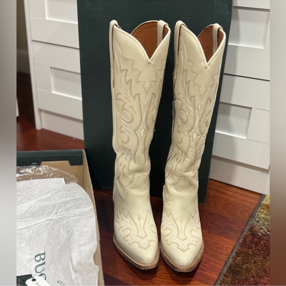 Samira Leather Cowgirl Boots - Chic
Western Style & Comfort - Picture 4 of 12